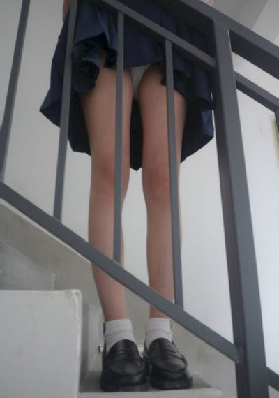 一边亲着一面膜下奶